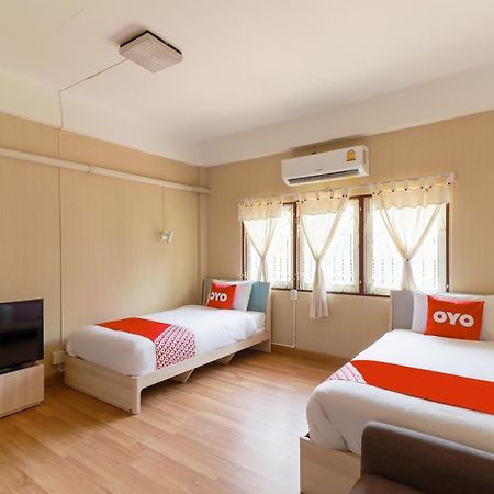 Oyo 743 Sweet Mango Cafe And Hostel Chiang Mai Esterno foto
