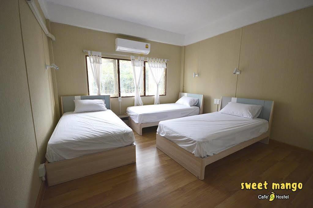 Oyo 743 Sweet Mango Cafe And Hostel Chiang Mai Esterno foto