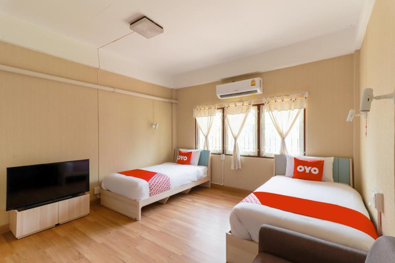 Oyo 743 Sweet Mango Cafe And Hostel Chiang Mai Esterno foto