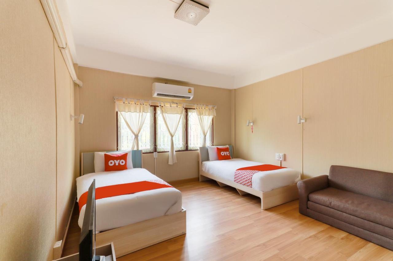 Oyo 743 Sweet Mango Cafe And Hostel Chiang Mai Esterno foto