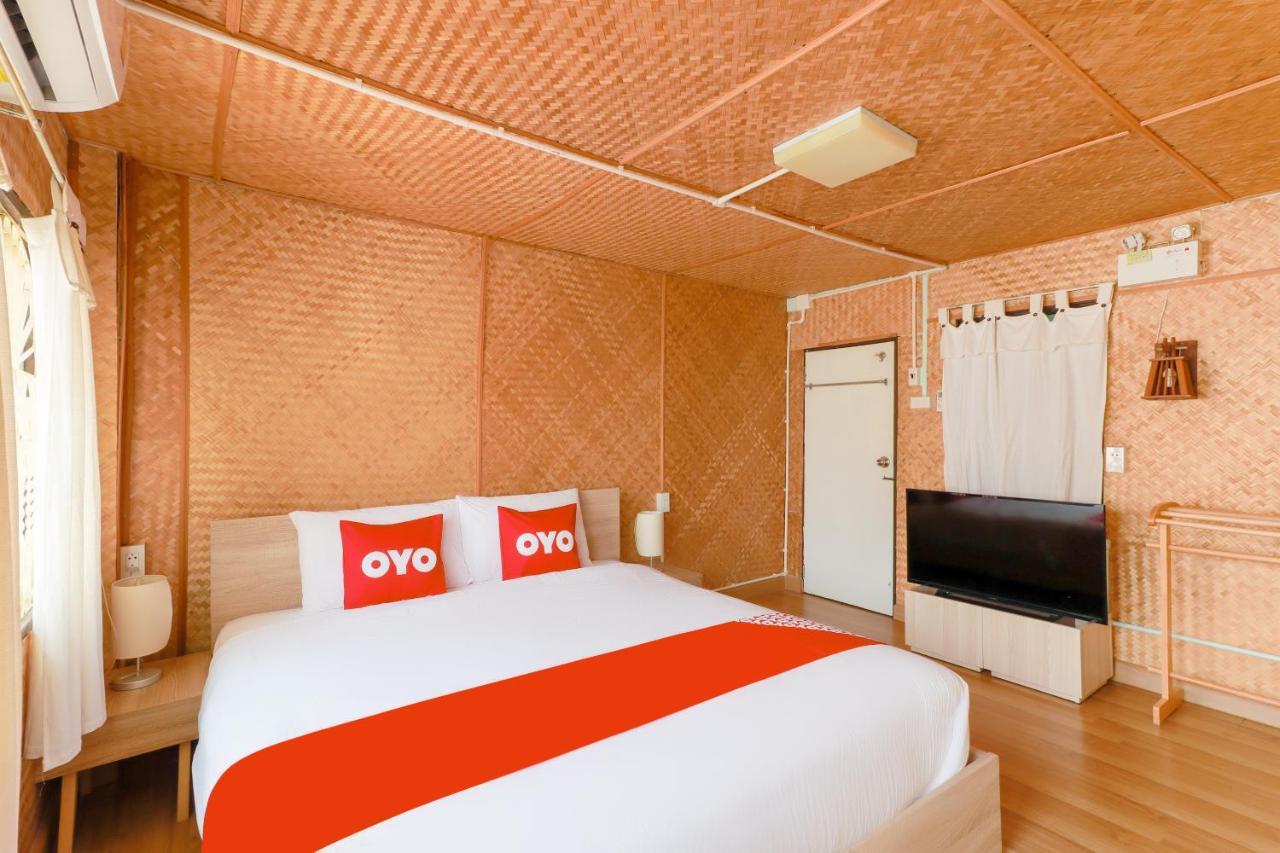 Oyo 743 Sweet Mango Cafe And Hostel Chiang Mai Esterno foto