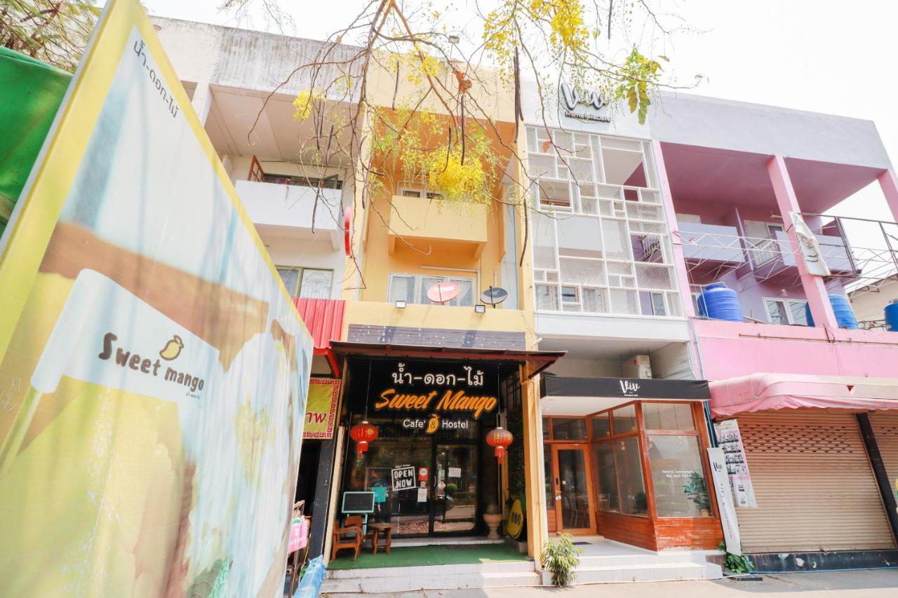 Oyo 743 Sweet Mango Cafe And Hostel Chiang Mai Esterno foto